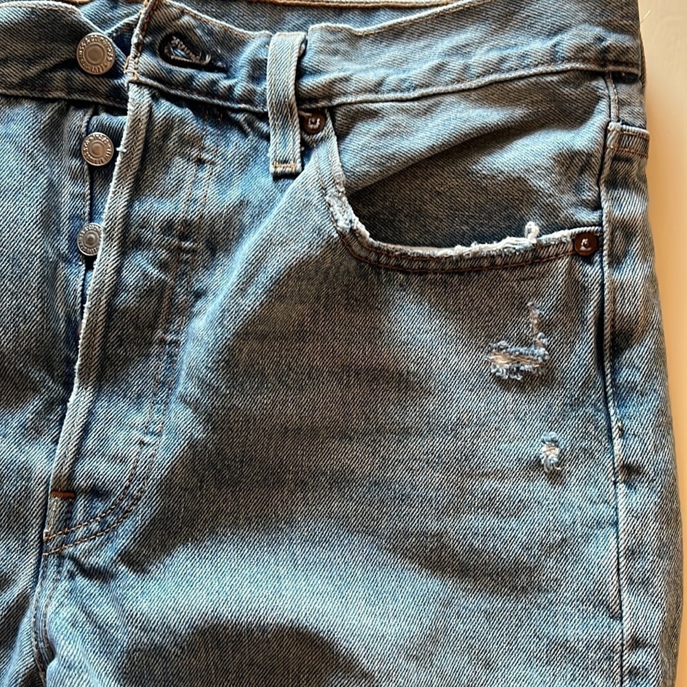 Levi’s Women’s Distressed Skinny Jeans - Picture 6 of 12